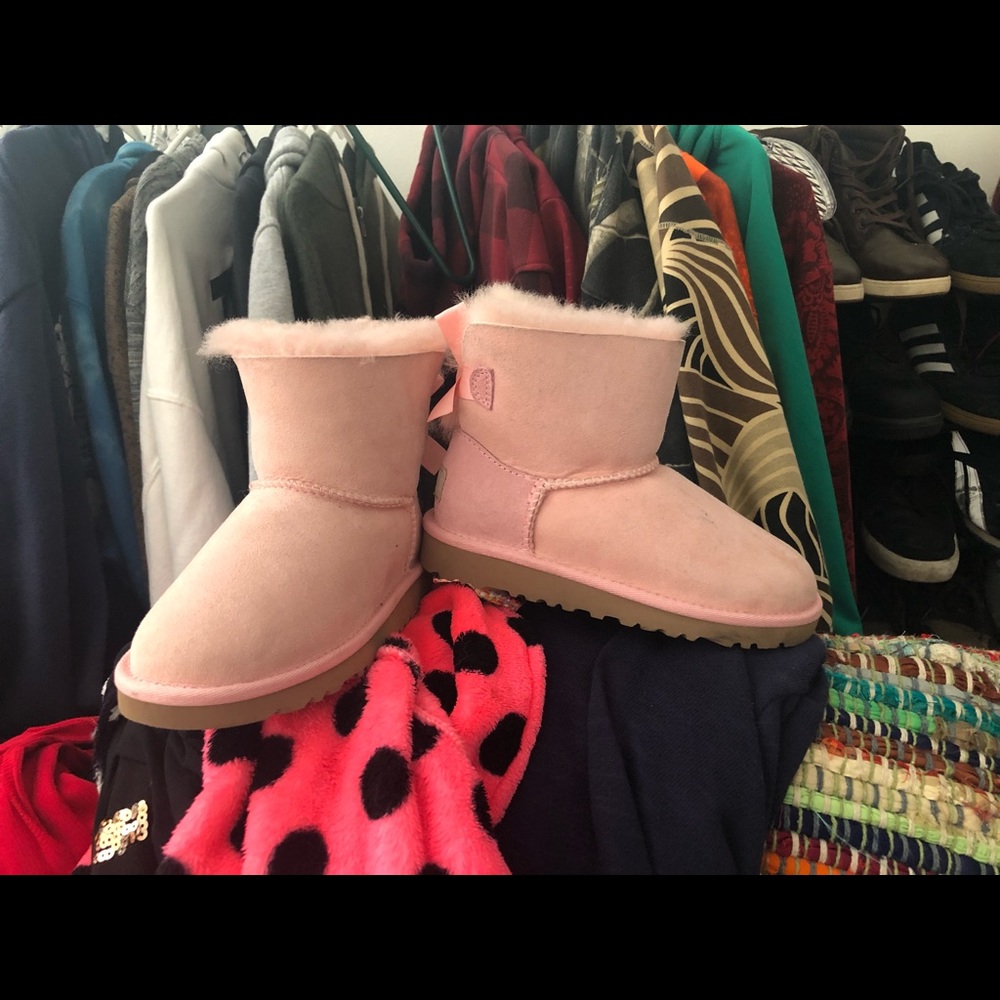 (Sold)NWOT Light pink Kids UGGs(sold)